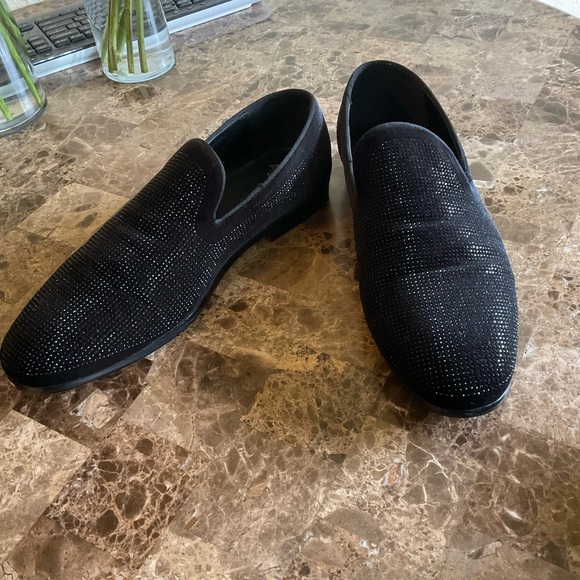 Men’s black formal dress shoe. - Picture 2 of 3